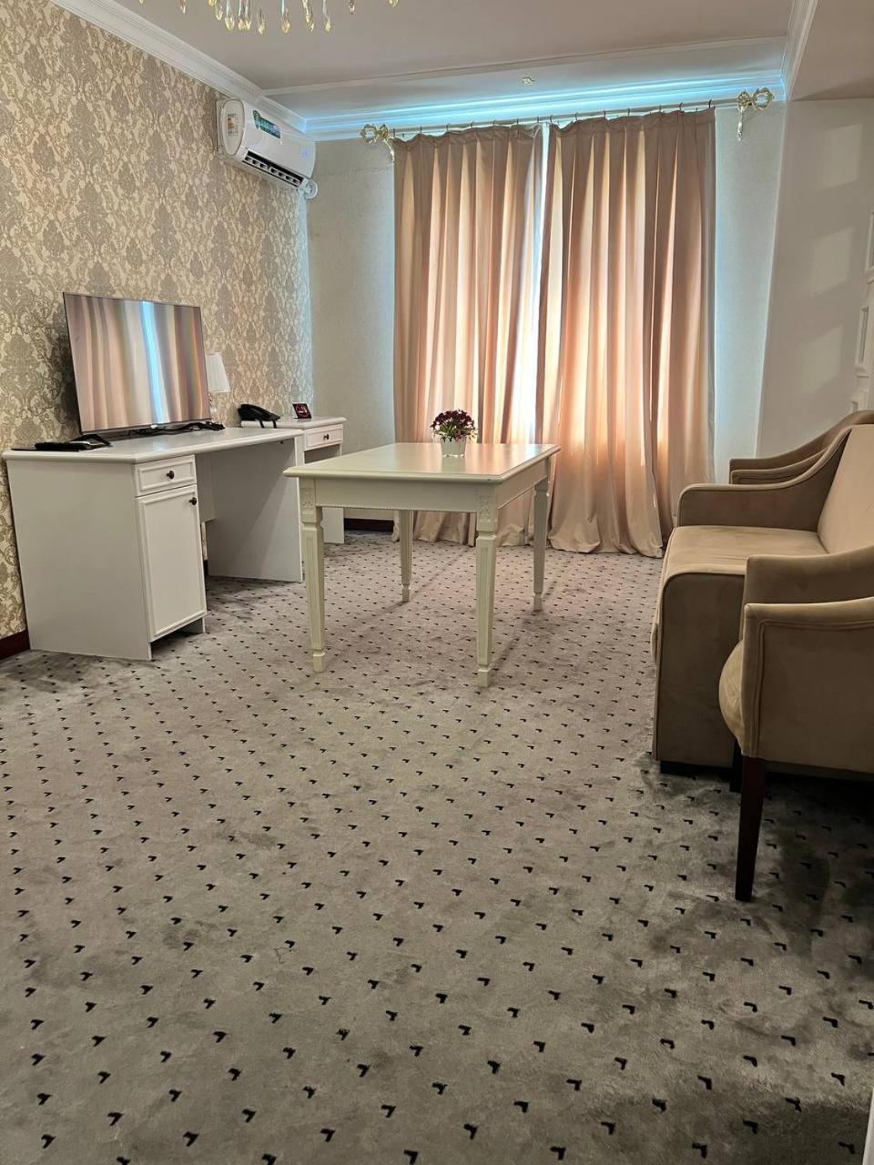 Orzu Hotel Namangan Esterno foto
