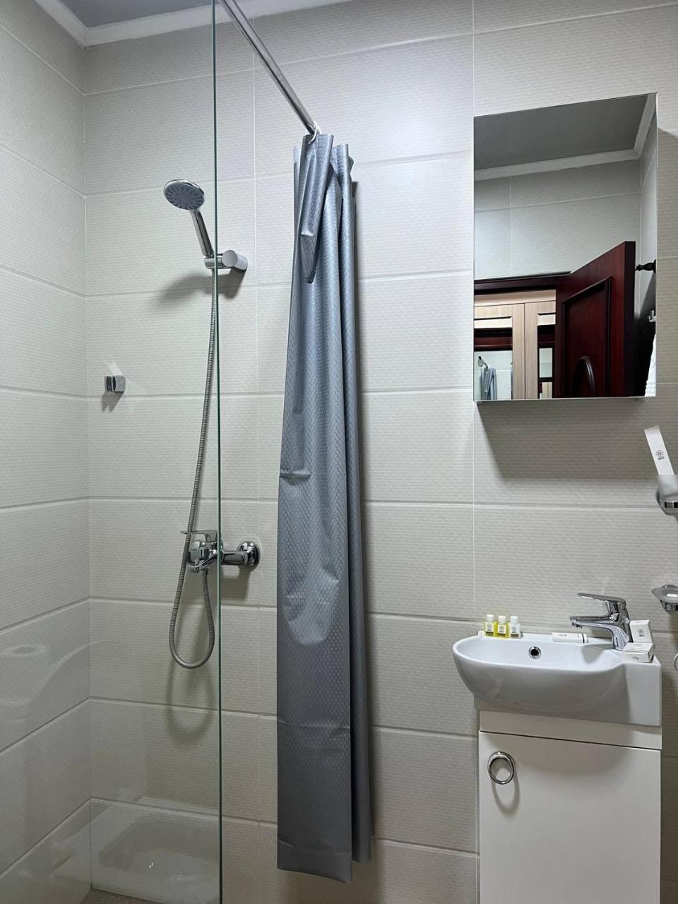 Orzu Hotel Namangan Esterno foto